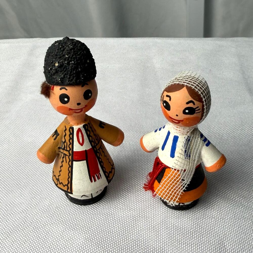 VTG Romanian Folk Art Wood Peg Dolls Hand Painted Couple Traditional Costume